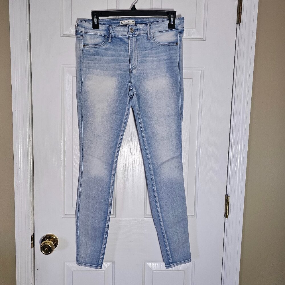 Abercrombie & Fitch light wash skinny jeans